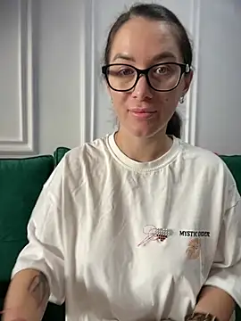 HotXMom online show from 4, 3, 2026