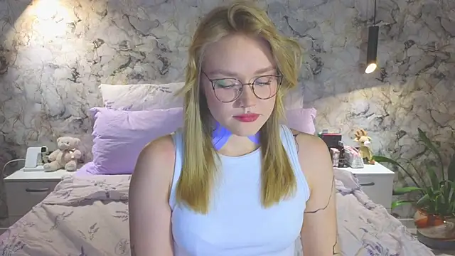 Aurora Golden1 online show from 21, 11, 2025