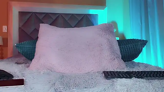 Ezraa1 online show from 12, 12, 2024