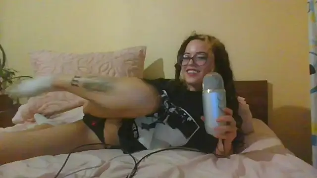 Snapshot of frikigyal chatting on 4, 2, 2025 frikigyal online show from 4, 2, 2025