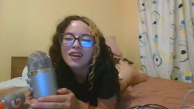 Snapshot of frikigyal chatting on 17, 2, 2025 frikigyal online show from 17, 2, 2025