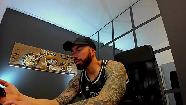 Snapshot of AronGrant chatting on 10, 1, 2025 AronGrant online show from 10, 1, 2025