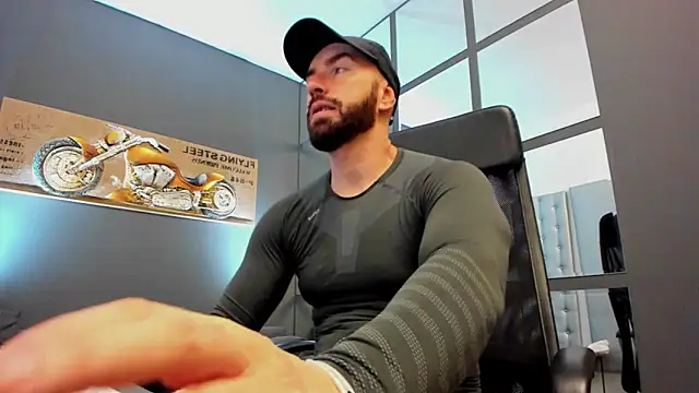 Snapshot of AronGrant chatting on 3, 2, 2025 AronGrant online show from 3, 2, 2025