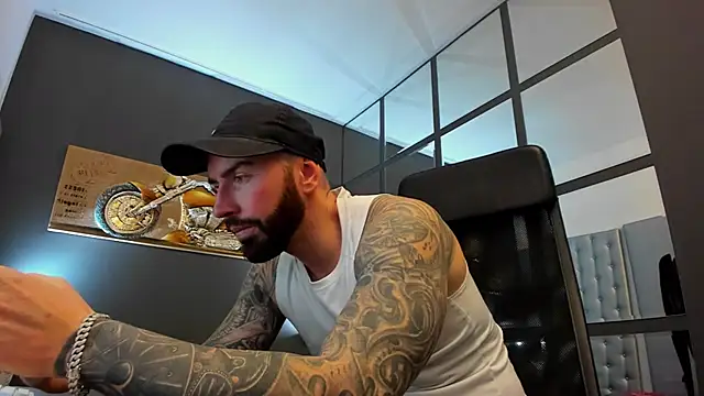 Snapshot of AronGrant chatting on 13, 2, 2025 AronGrant online show from 13, 2, 2025