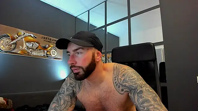 Snapshot of AronGrant chatting on 1, 3, 2025 AronGrant online show from 1, 3, 2025