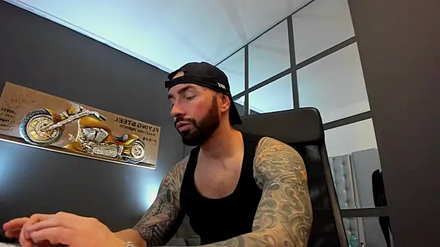 Snapshot of AronGrant chatting on 8, 3, 2025 AronGrant online show from 8, 3, 2025