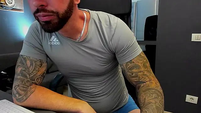 Snapshot of AronGrant chatting on 17, 9, 2025 AronGrant online show from 17, 9, 2025