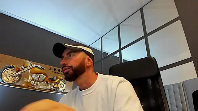 Snapshot of AronGrant chatting on 24, 9, 2025 AronGrant online show from 24, 9, 2025