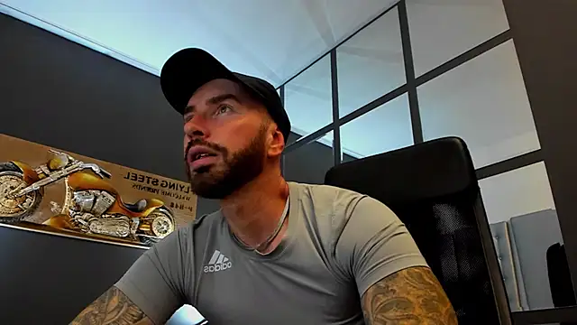Snapshot of AronGrant chatting on 28, 9, 2025 AronGrant online show from 28, 9, 2025