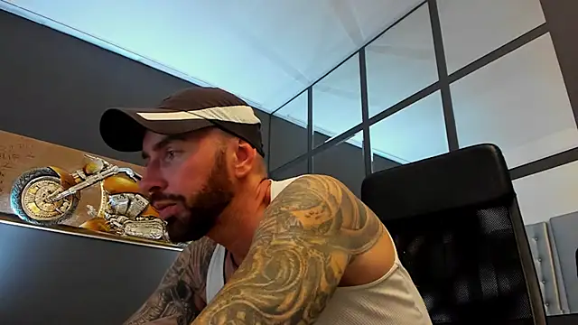 Snapshot of AronGrant chatting on 29, 9, 2025 AronGrant online show from 29, 9, 2025
