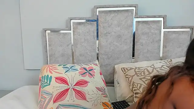 Snapshot of GabyyJones chatting on 10, 3, 2025 GabyyJones online show from 10, 3, 2025