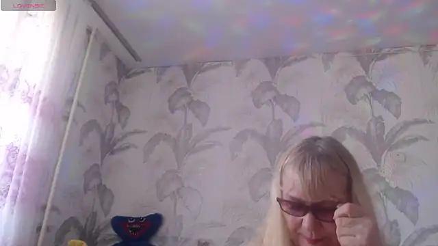 CamDiva113 online show from 17, 4, 2026