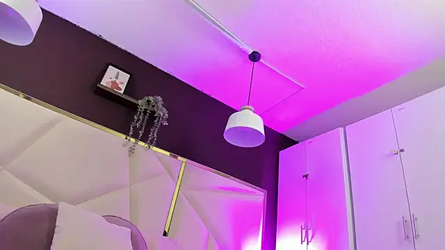 April bowie online show from 28, 3, 2026