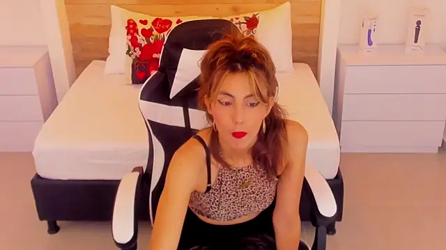 Snapshot of candy_summer28 chatting on 13, 9, 2025 candy summer28 online show from 13, 9, 2025