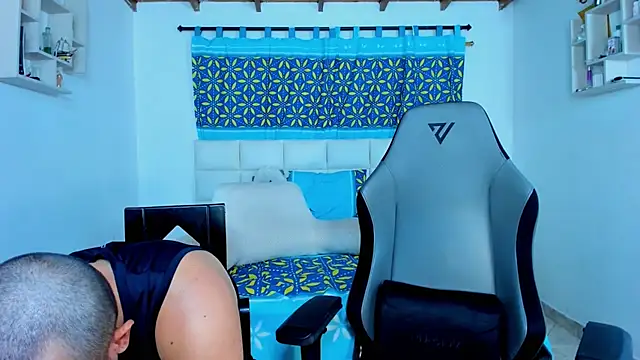 Snapshot of xxx_sweet_couple_ chatting on 17, 1, 2025 xxx sweet couple  online show from 17, 1, 2025