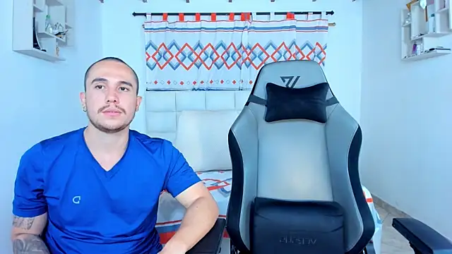 Snapshot of xxx_sweet_couple_ chatting on 5, 3, 2025 xxx sweet couple  online show from 5, 3, 2025