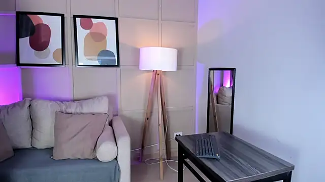 helenaduque  online show from 10, 4, 2026