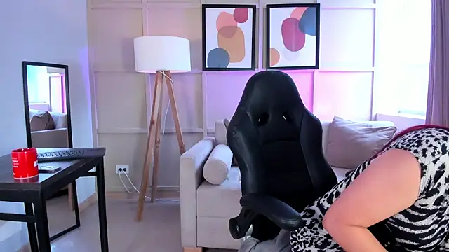 helenaduque  online show from 20, 4, 2026