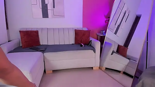 helenaduque  online show from 15, 7, 2026