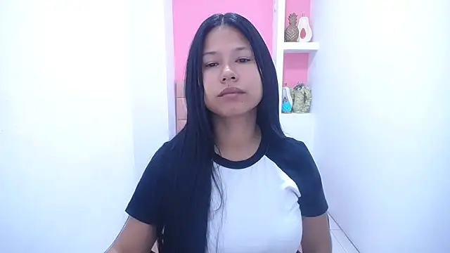 Letty Plugxo online show from 19, 3, 2025