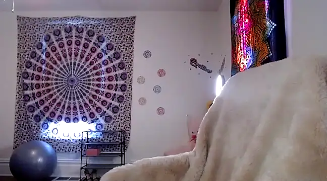 kellywildnnout online show from 3, 12, 2024