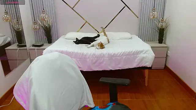 LenaRoses online show from 13, 9, 2025