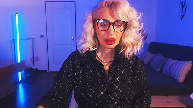 Snapshot of beauty_chl0e chatting on 20, 12, 2024 beauty chl0e online show from 20, 12, 2024