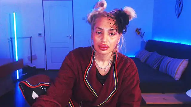 Snapshot of beauty_chl0e chatting on 25, 12, 2024 beauty chl0e online show from 25, 12, 2024