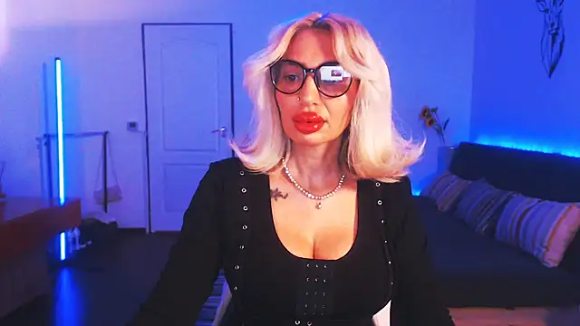 Snapshot of beauty_chl0e chatting on 30, 12, 2024 beauty chl0e online show from 30, 12, 2024