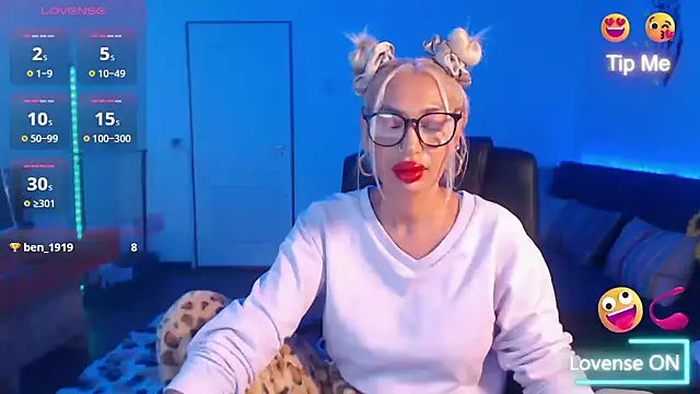 Snapshot of beauty_chl0e chatting on 5, 10, 2025 beauty chl0e online show from 5, 10, 2025