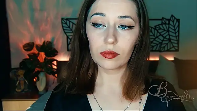 MissBeverlyMills online show from 17, 1, 2025