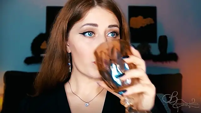 MissBeverlyMills online show from 10, 9, 2025