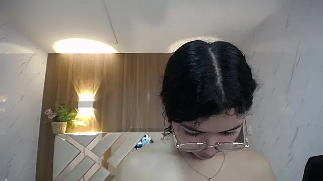 victoria castillo b online show from 19, 11, 2025