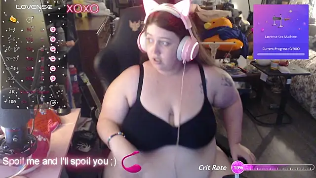 Snapshot of Thickchan chatting on 23, 10, 2025 Thickchan online show from 23, 10, 2025