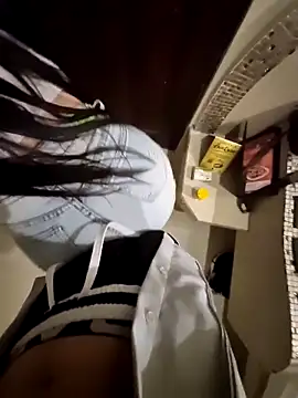 Snapshot of karenandrey chatting on 3, 11, 2025 karenandrey online show from 3, 11, 2025