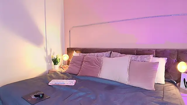 Giaa Ross online show from 8, 3, 2025