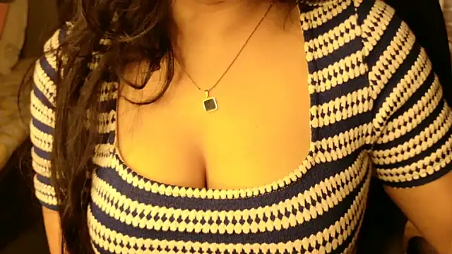 Snapshot of Spice-Summi chatting on 20, 7, 2026 Spice-Summi online show from 20, 7, 2026
