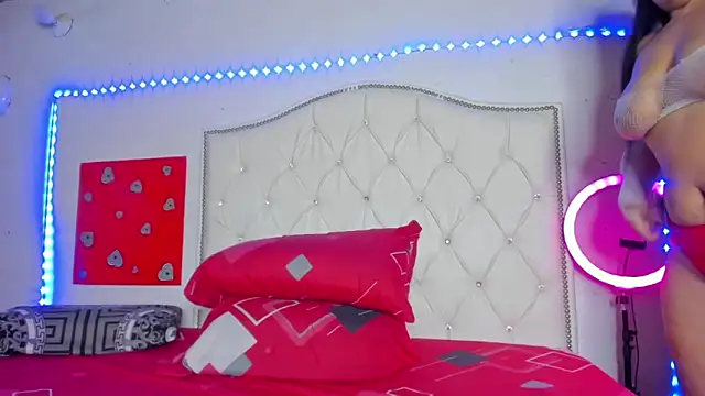 Elettrahot  online show from 3, 2, 2026