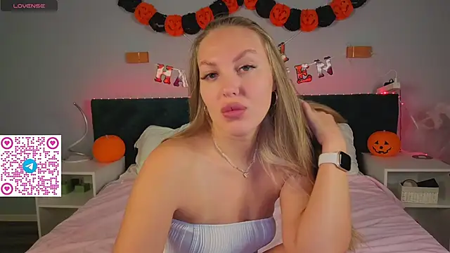 Snapshot of Kelly_Hardy chatting on 4, 11, 2025 Kelly Hardy online show from 4, 11, 2025