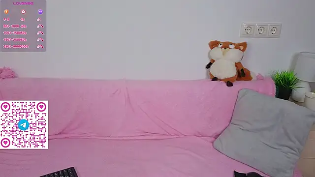 Snapshot of Kelly_Hardy chatting on 18, 11, 2025 Kelly Hardy online show from 18, 11, 2025