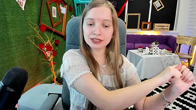MayaSinabon online show from 8, 12, 2024