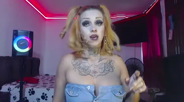 aliceesmith online show from 25, 1, 2025