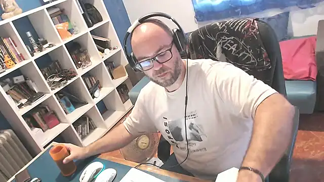 ravingr4d4 online show from 17, 9, 2025