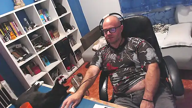 ravingr4d4 online show from 7, 10, 2025