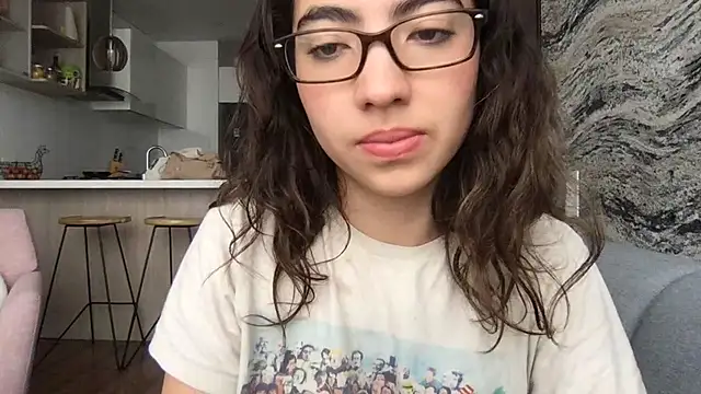 Snapshot of Sophi__a chatting on 27, 3, 2026 Sophi a online show from 27, 3, 2026