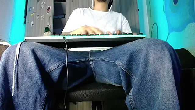 Snapshot of zacwatson_ chatting on 15, 12, 2024 zacwatson  online show from 15, 12, 2024