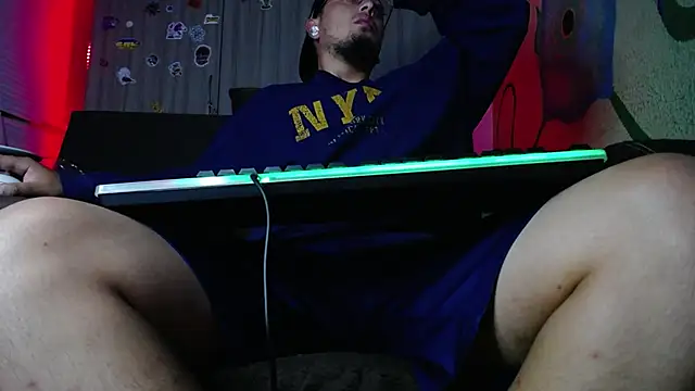 Snapshot of zacwatson_ chatting on 4, 3, 2025 zacwatson  online show from 4, 3, 2025