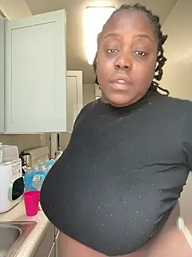 Snapshot of fantasygyal chatting on 5, 6, 2026 fantasygyal online show from 5, 6, 2026