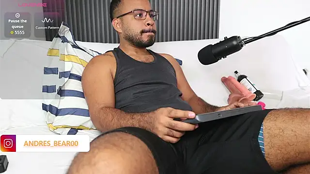 Snapshot of Little_Bear00 chatting on 11, 10, 2025 Little Bear00 online show from 11, 10, 2025