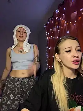 Snapshot of Dooubletroublee chatting on 2, 2, 2025 Dooubletroublee online show from 2, 2, 2025